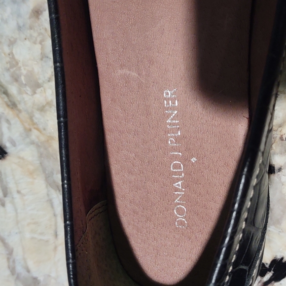 Donald J Pliner Vegga Shoes - Picture 3 of 8